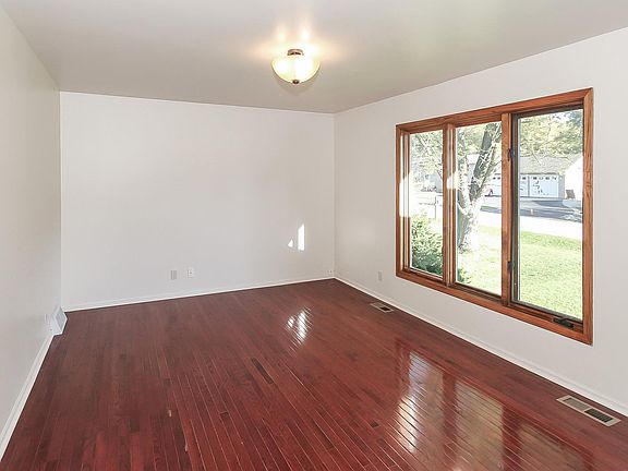 5th image of 1121 Northshore Dr