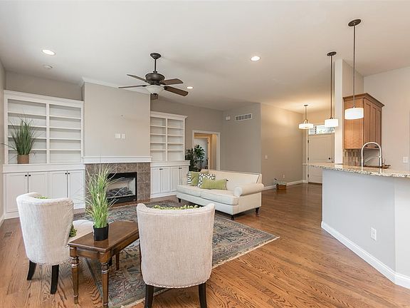 4th image of 1695 Linden Ln
