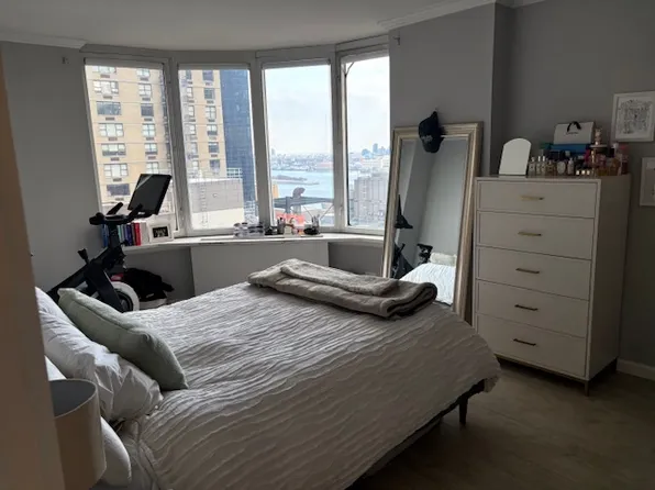 330 East 38th Street image 7 of 13