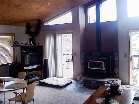 5th image of 16066 Melbourne Ct