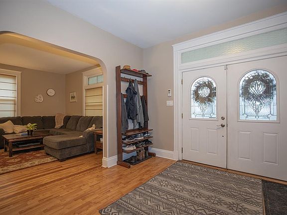 4th image of 6242 Benneville St
