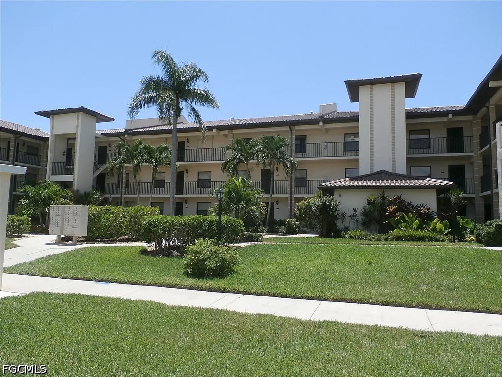 2 bed, 2.0 bath, 1106 sqft, $5,000 — Photo 2