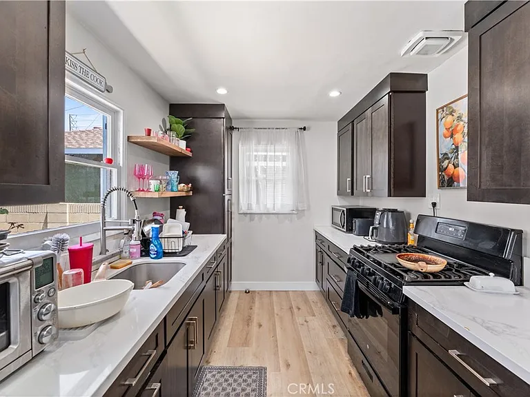 923 W Maple Ave — Photo 7