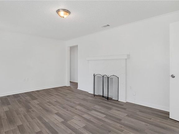 5th image of 552 Kansas St