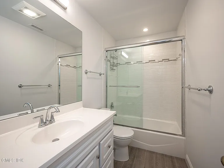157 E Elm St #B — Photo 15