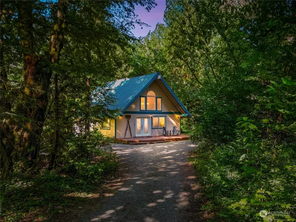 538 Sky Lane, Skykomish, WA 98288