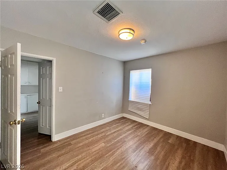 2410 Poplar Ave — Photo 9