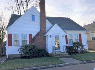 21 Robert St, Pawtucket, RI 02861