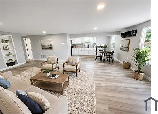 2504 Collier St — Photo 3