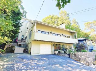 158 Cow Neck Rd, Port Washington, NY 11050