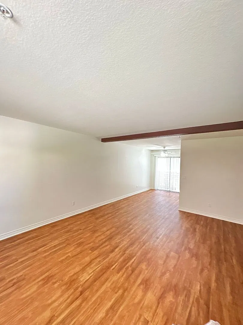3902Howard — Photo 4