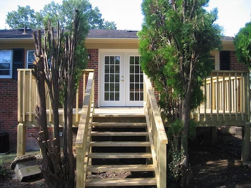 207 Wildoak Drive — Photo 2