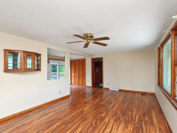 3rd image of 2680 Touby Rd