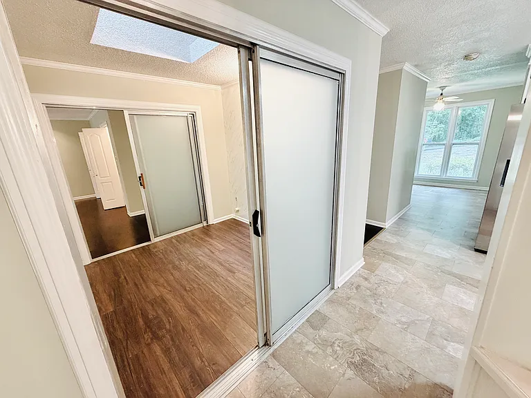 7905 Castleton Ln — Photo 21