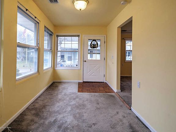 3rd image of 2117 Yorktowne Blvd