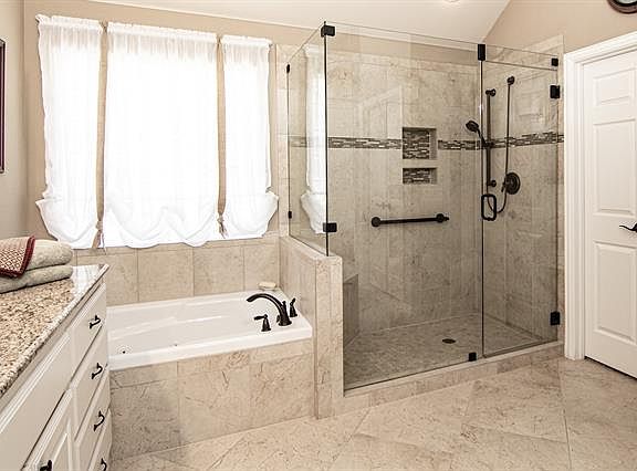 4th image of 409 Black Diamond Ct