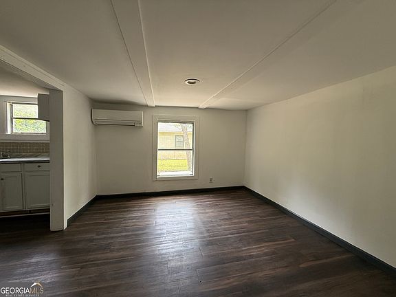 4th image of 599 Twin Oaks Rd