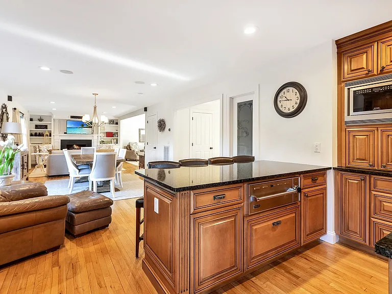 435 Luptons Point Rd — Photo 5
