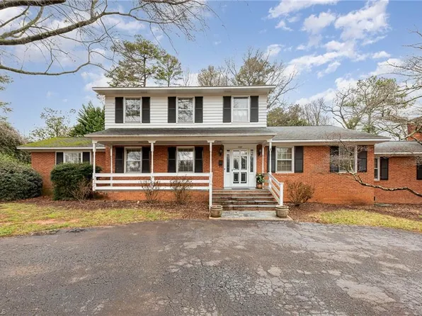 2887 Robinhood Rd, Winston Salem, NC 27106