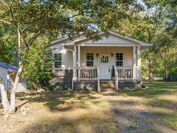 831 Fairmount Ave, Signal Mountain, TN 37377