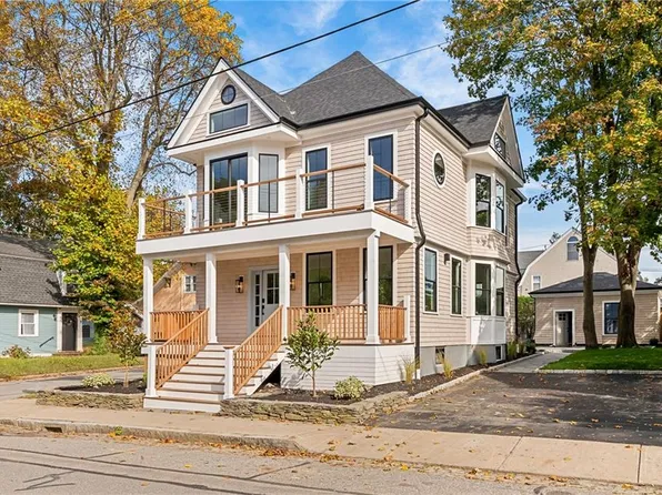 113 2nd St, Newport, RI 02840