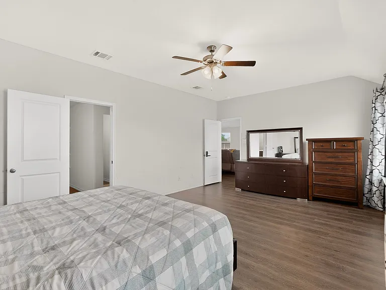 1114 Emerald Gate Dr — Photo 21