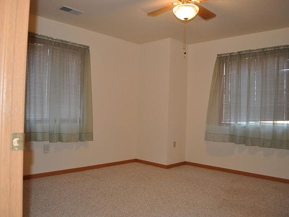 2nd image of 833 E Loos St Unit 3