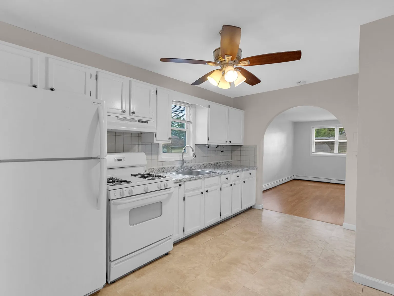 2 bed, 980 sqft, $2,900 — Photo 2