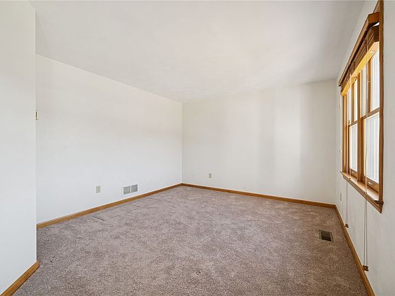 5th image of 1051 Finchley Rd