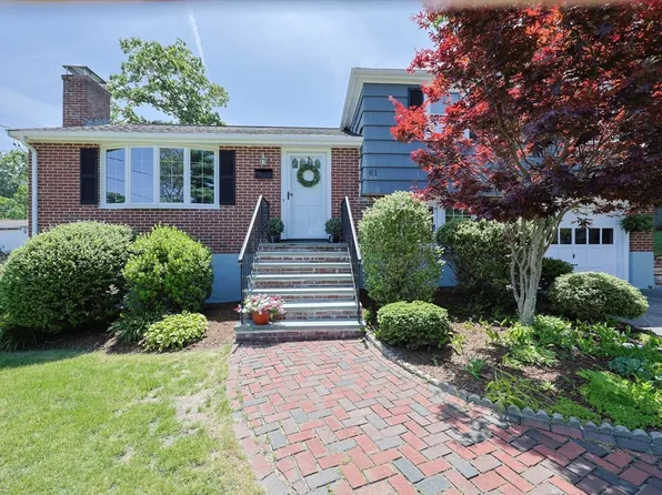 61 Colwell Dr, Dedham, MA 02026
