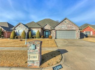12505 SW 7th St, Yukon, OK 73099