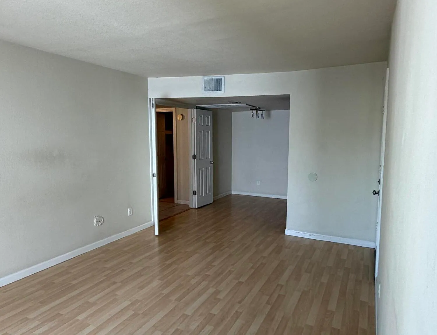 1 bed, 1.0 bath, 638 sqft, $1,250 — Photo 3