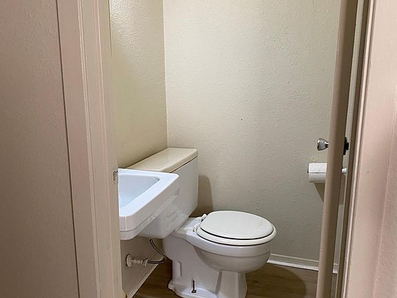 4th image of 409 Vista West Ct #B