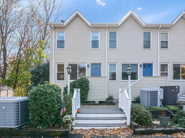 18 Winter St APT A, Foxboro, MA 02035