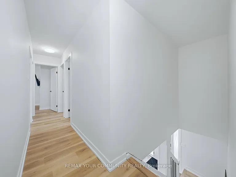 150 Connaught Cres — Photo 27