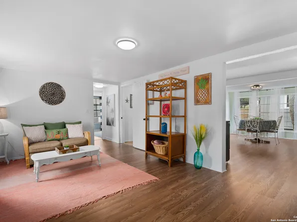 307 N Kossuth, Rockport, TX 78382