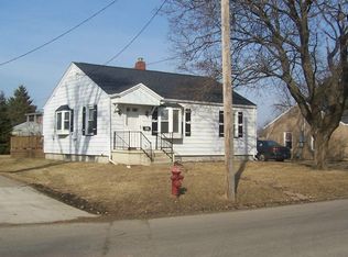 355 E Myrtle St, Canton, IL 61520