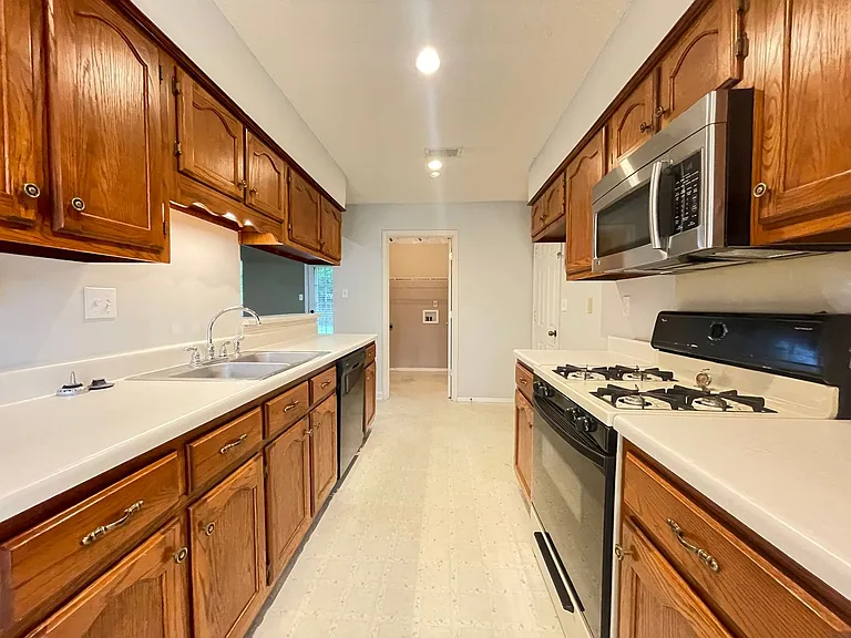 6609 Branch Rd S — Photo 4