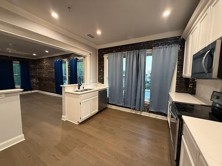 102 N Alston St #202 — Photo 3