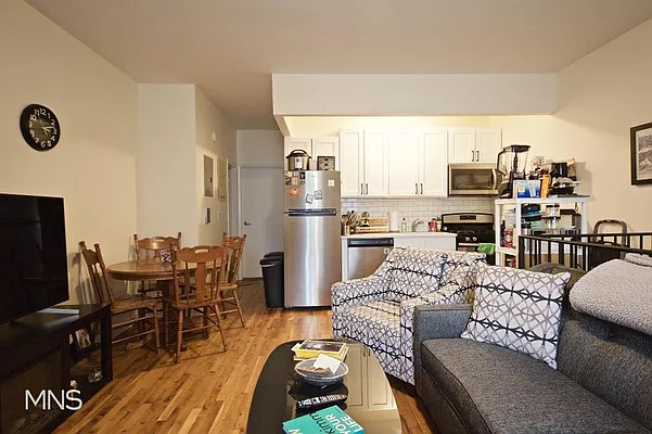 Rented by MNS | media 11