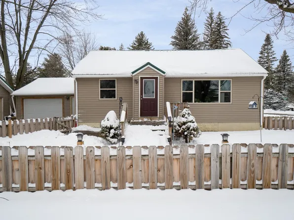 109 8th St, Coleman, MI 48618