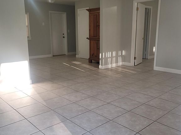 4th image of 9501 N Willow Ave