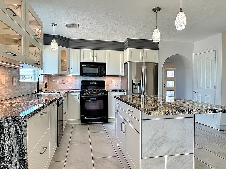 3385 W Agate Ave — Photo 4