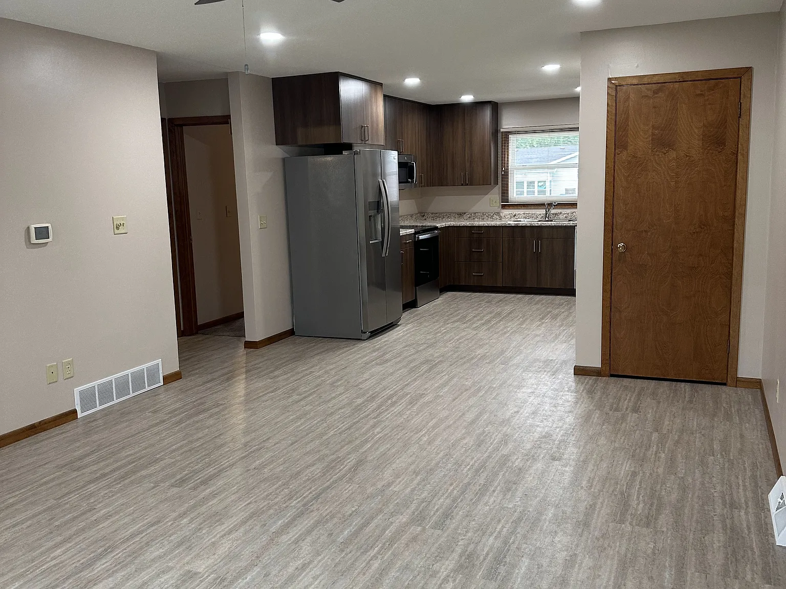 2 bed, 1100 sqft, $1,100 — Photo 2