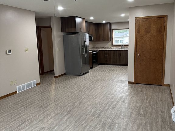 2nd image of 520 W Main St