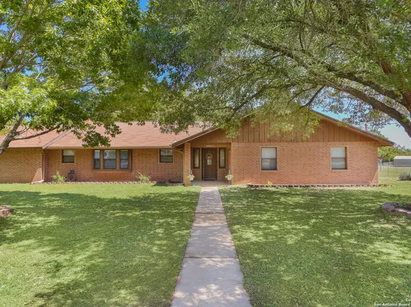 18800 Rolling Meadow, Lytle, TX 78052