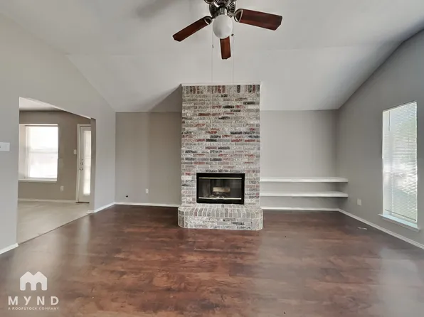 327 W Little Creek Rd, Cedar Hill, TX 75104