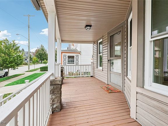3rd image of 1526 Rosewood Ave