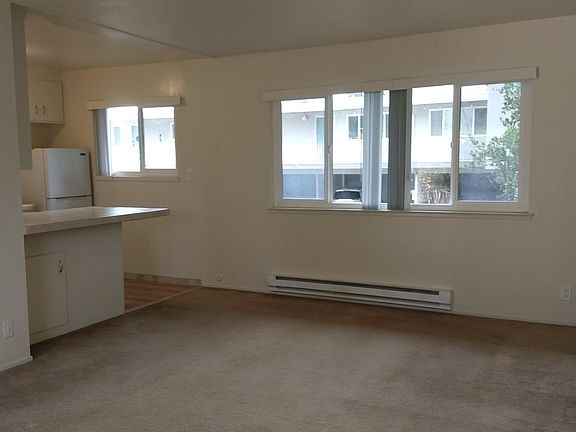 5th image of 1349 Park Dr APT 3