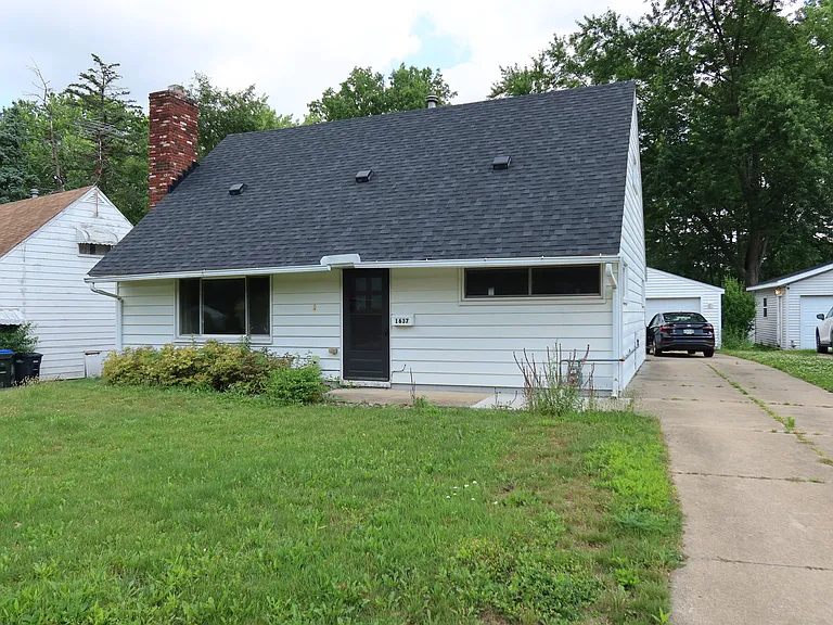 1637 Hanover St — Photo 1